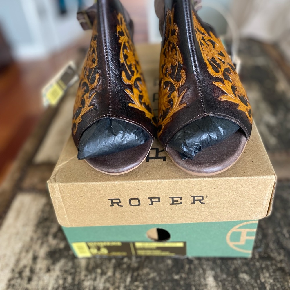 Brand New Roper Women’s Leather Heeled Sandal-Size 9.5
